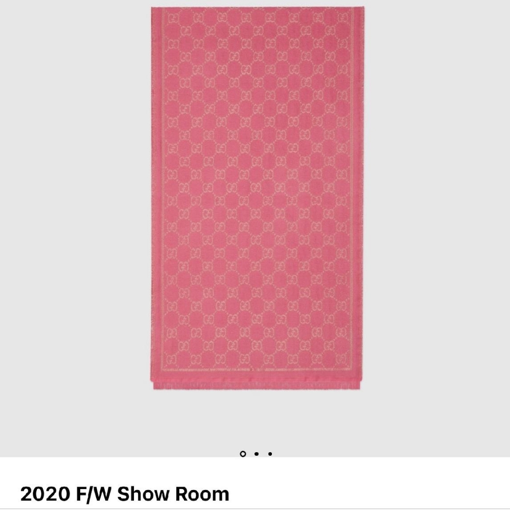 New Wool Gucci Scarf pink with Gold G